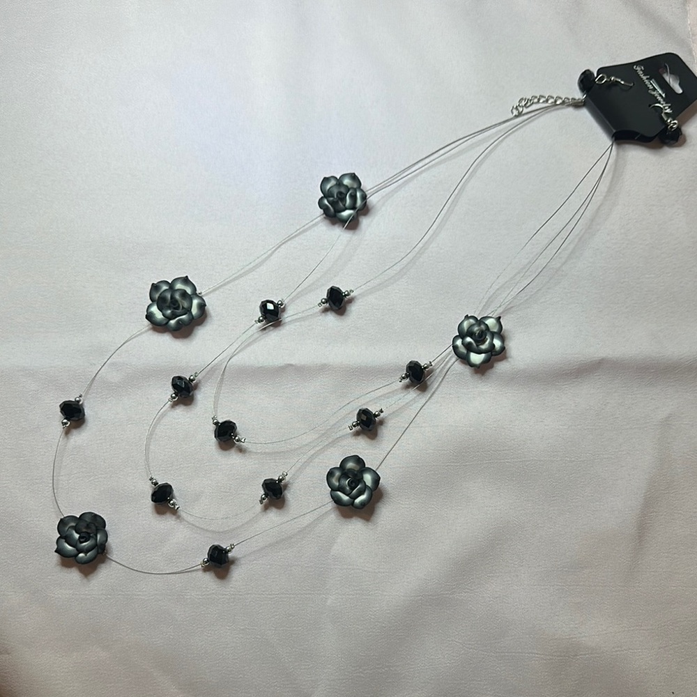 Elegant Black Floral Necklace